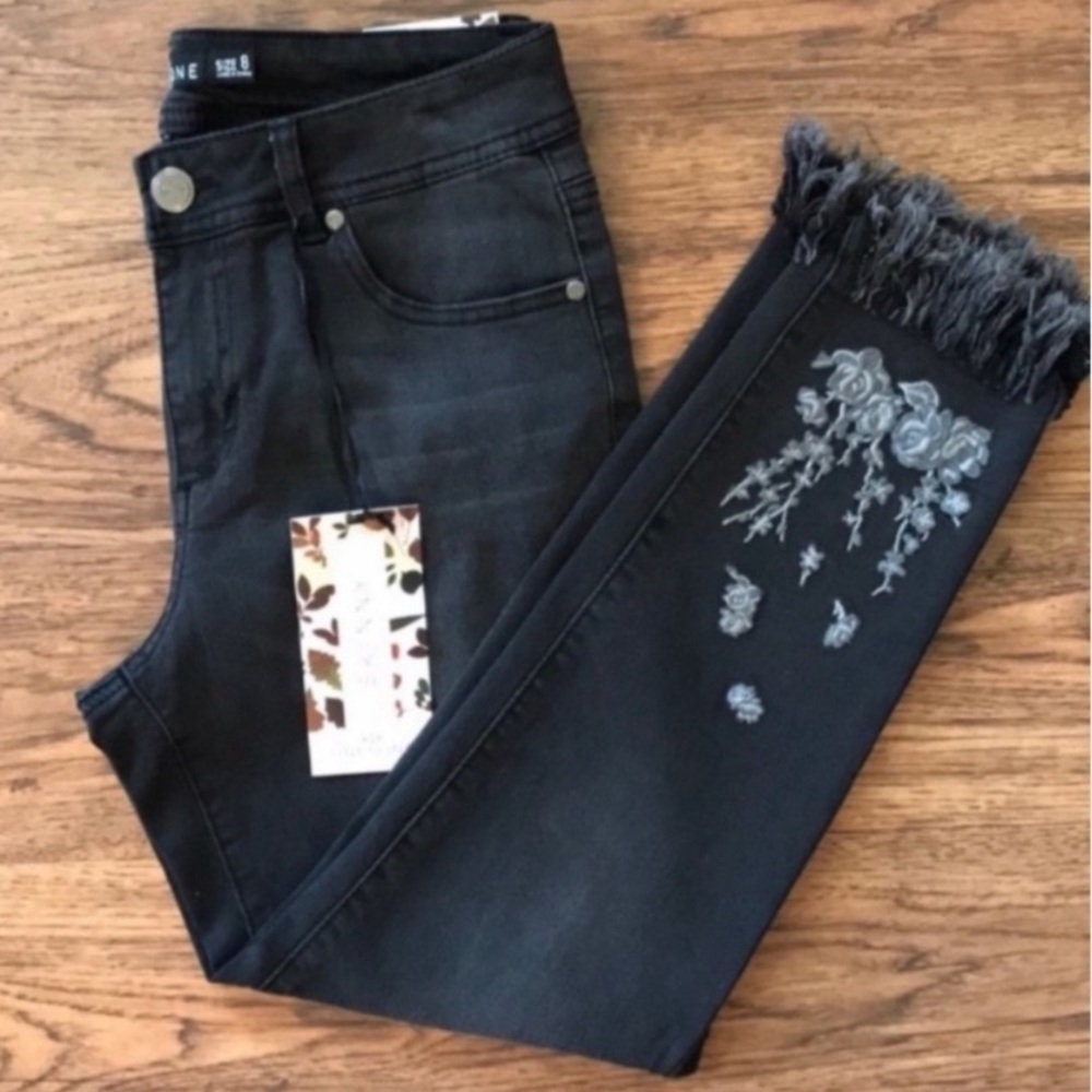 Raw Hem Ankle Jeans Black - Picture 2 of 7